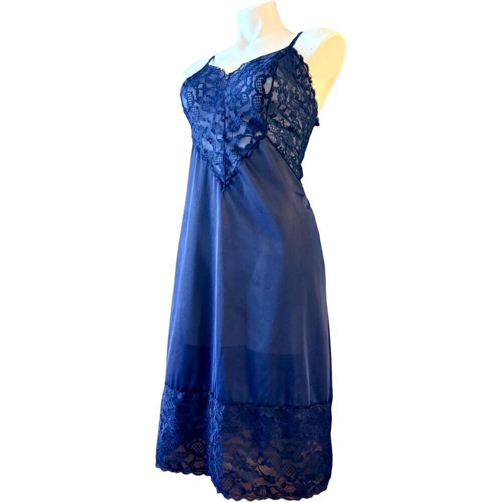 Vintage Vanity Fair Nylon Slip 1970s Lace Bodice Sweetheart Neckline Size 38 - Picture 7 of 13